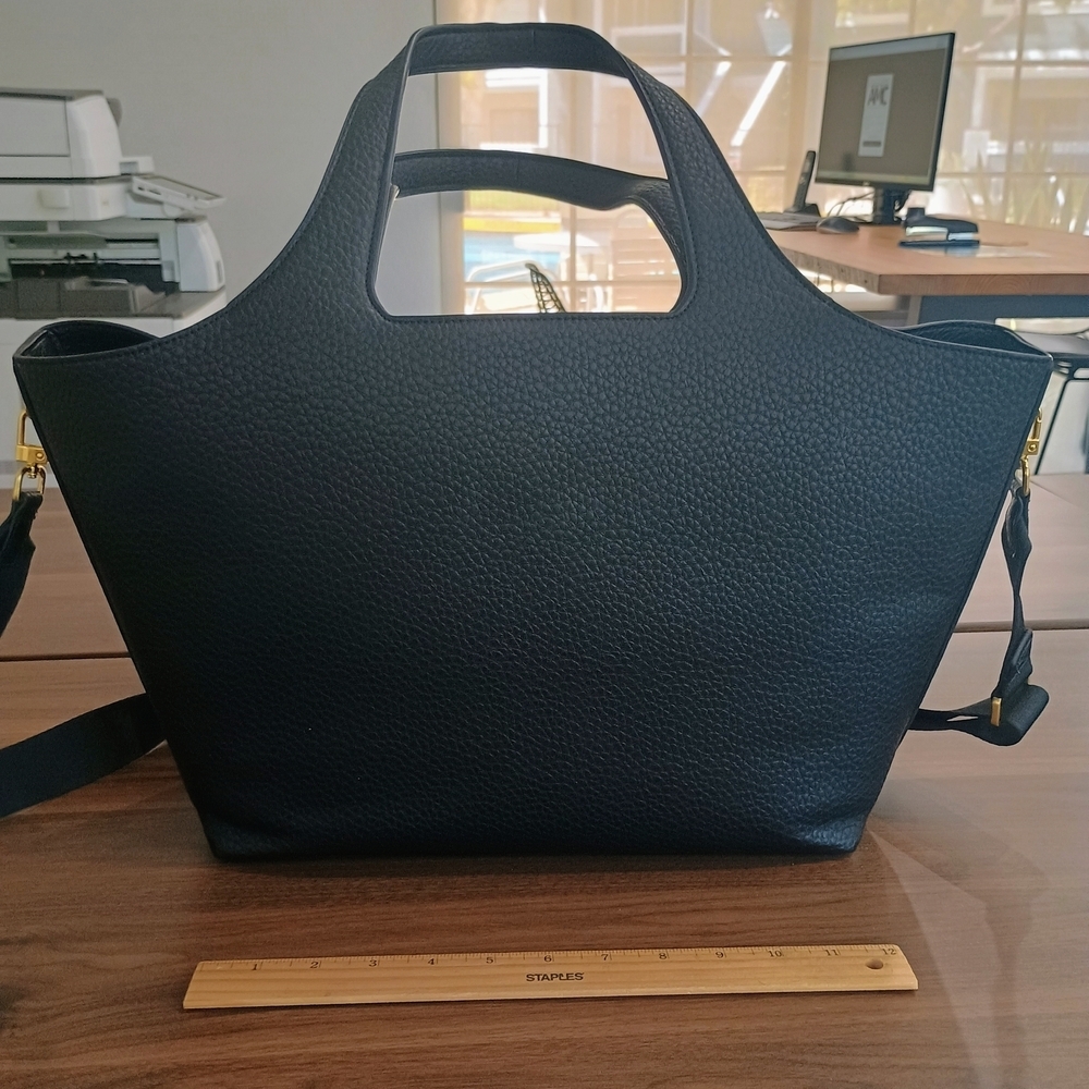 Amazon Essentials Black Textured Tote Shoulder Bag - Picture 3 of 8